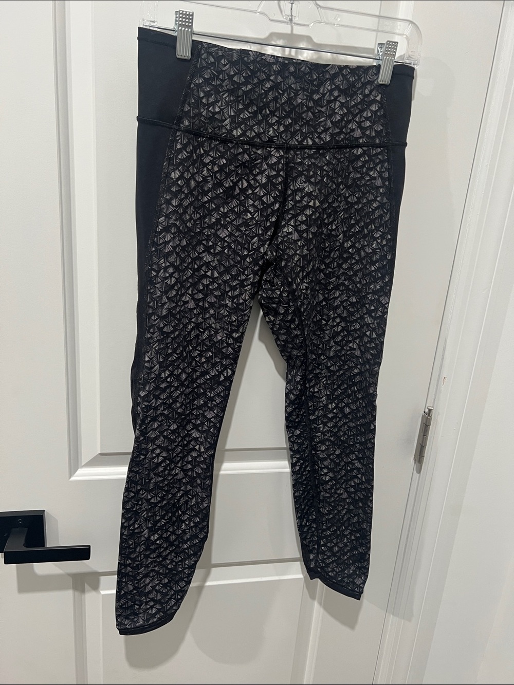 lululemon athletica Black & Gray Patterned Leggings Size 10